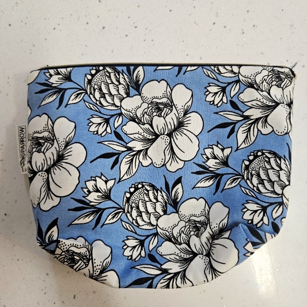 ELIZABETH ARDEN POCKET BAG